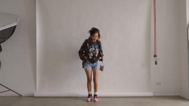How to Style NIKE AIR JORDAN Sneakers | Rhea Bue смотреть онлайн