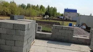 Тяжёлая работа каменщика. Сколько стоит куб кладки керамзитоблоков? Высота подоконников?