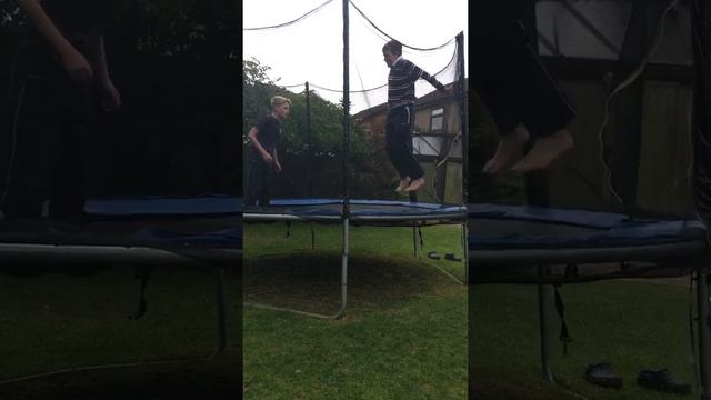 TRAMPOLINE MADNESS (part 1) смотреть онлайн