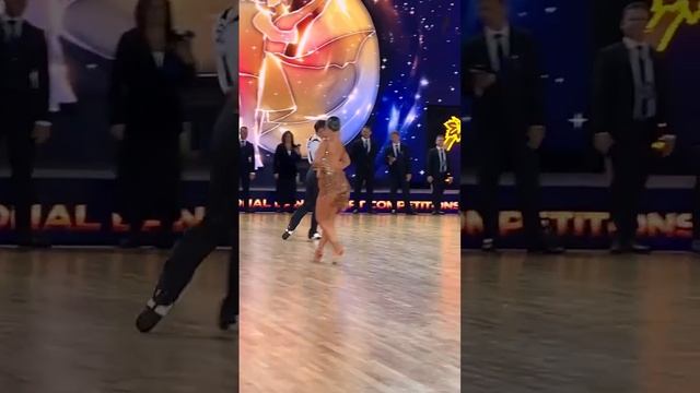 Artem Efanin - Anna Efanina | Cha-cha-cha | ROC | Amateur Latin смотреть онлайн