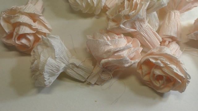 Как сделать РОЗУ из гофрированной бумаги/diy/красим розу смотреть онлайн