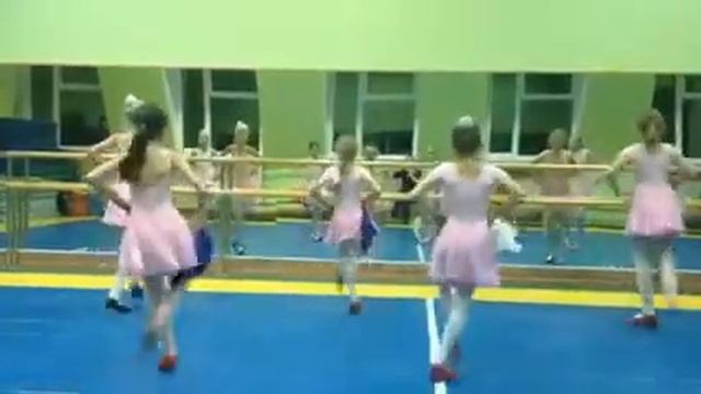 Меня тут нет и не ищите . Танец Калинка смотреть онлайн