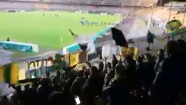 GLORIOSA CURVA SUD MELFI- TRASFERA ALLO STADIO VIA DEL MARE DI LECCE-ULTRAS MELFI SEMPRE MASSICCI! смотреть онлайн