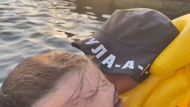 Алина готовится в сборную по синхронному плаванию. Дефиле и показ мод на море.