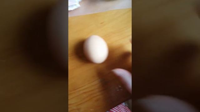 Как отличить сырое яйцо от вареного. Совет от моей бабушки