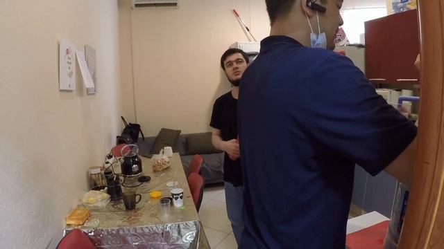 ПЕРВЫЙ ДЕНЬ ОБУСТРОЙСТВО ОФИСА / ВЕСЁЛЫЙ ПАРИКМАХЕР / ИКЕА. смотреть онлайн