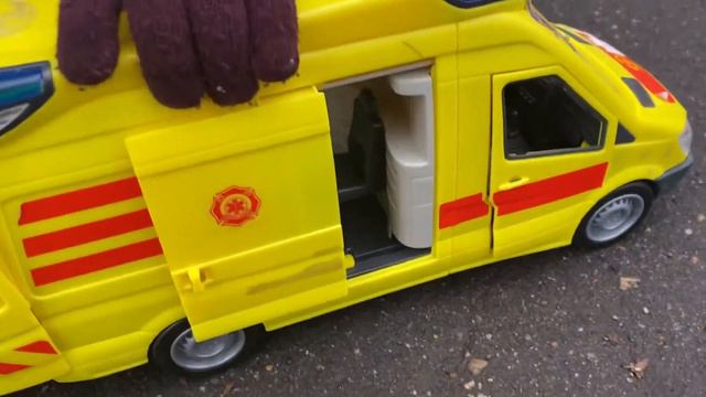 Скорая помощь в реальной жизни! #видеодлядетей #машинки смотреть онлайн