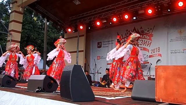 Tepakhong - танец, похожий на полет экзотических птиц от Djakfaro Entertainment из Джакарты смотреть онлайн