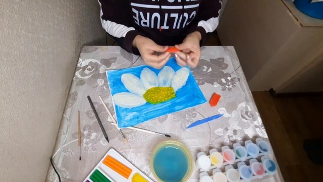 ПЛАСТИЛИНОГРАФИЯ•Рисуем божью коровку на ромашке пластилином• смотреть онлайн