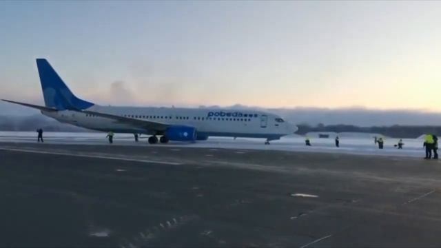 В Перми самолет Победы выкатился за пределы ВПП смотреть онлайн