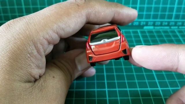 Unboxing Tomica Regular Box(White) - Honda Fit no.66 Scale 1/61 смотреть онлайн