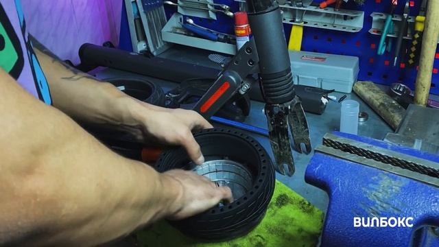 Замена покрышки мотор-колеса электросамоката Ninebot ES смотреть онлайн