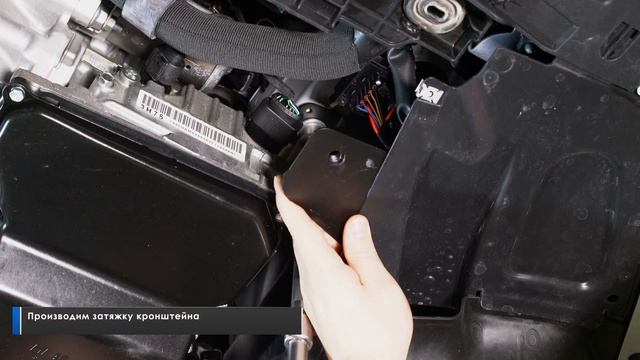 Установка стальной защиты картера на Volkswagen Polo. смотреть онлайн