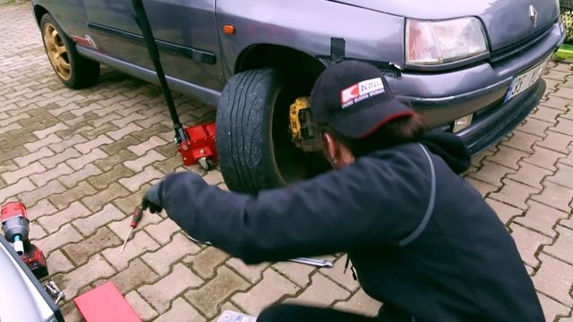 200 HP Clio'nun Ciğerini Söktük Ama Tekerleğini Sökemedik (subtitled) смотреть онлайн