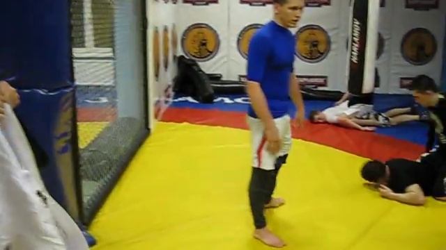 Массаж шеи- приятная и полезная часть тренировки.