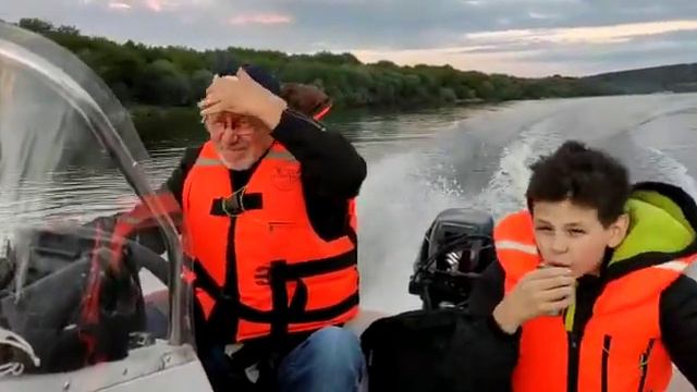 друг и напарник Сашенька на пенсии. резвиться с Старшим внуком Сашечкой смотреть онлайн