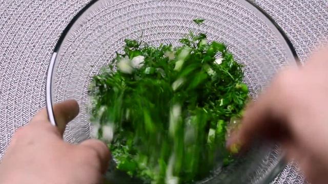 Просто СПАСЕНИЕ в ЖАРУ!! Рецепт холодного литовского борща с необычно вкусной заправкой!! смотреть онлайн