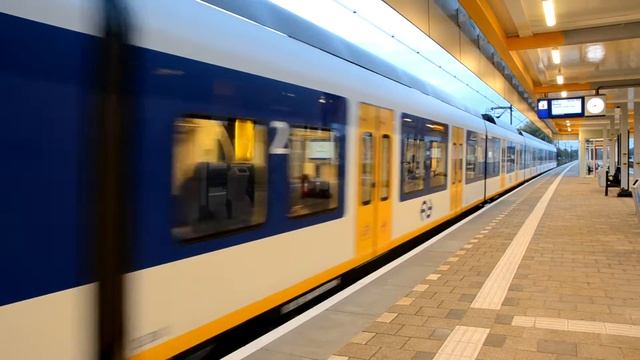 NS SLT Sprinter at Voorschoten смотреть онлайн