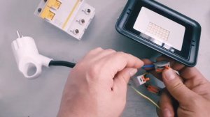 Как Подключить прожектор с заземлением...
