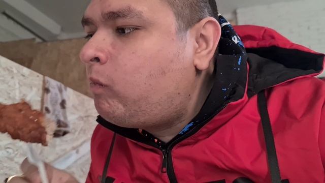 Ужинаю рублеными котлетыми приготовлеными во фритюре в нашем заведении БАЛДЁЖ 777 смотреть онлайн