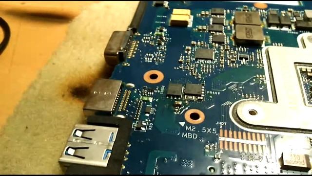 Samsung NP355V5C QMLE4 LA-8863P rev 2.0 (кз на плате, схема, как починить) смотреть онлайн