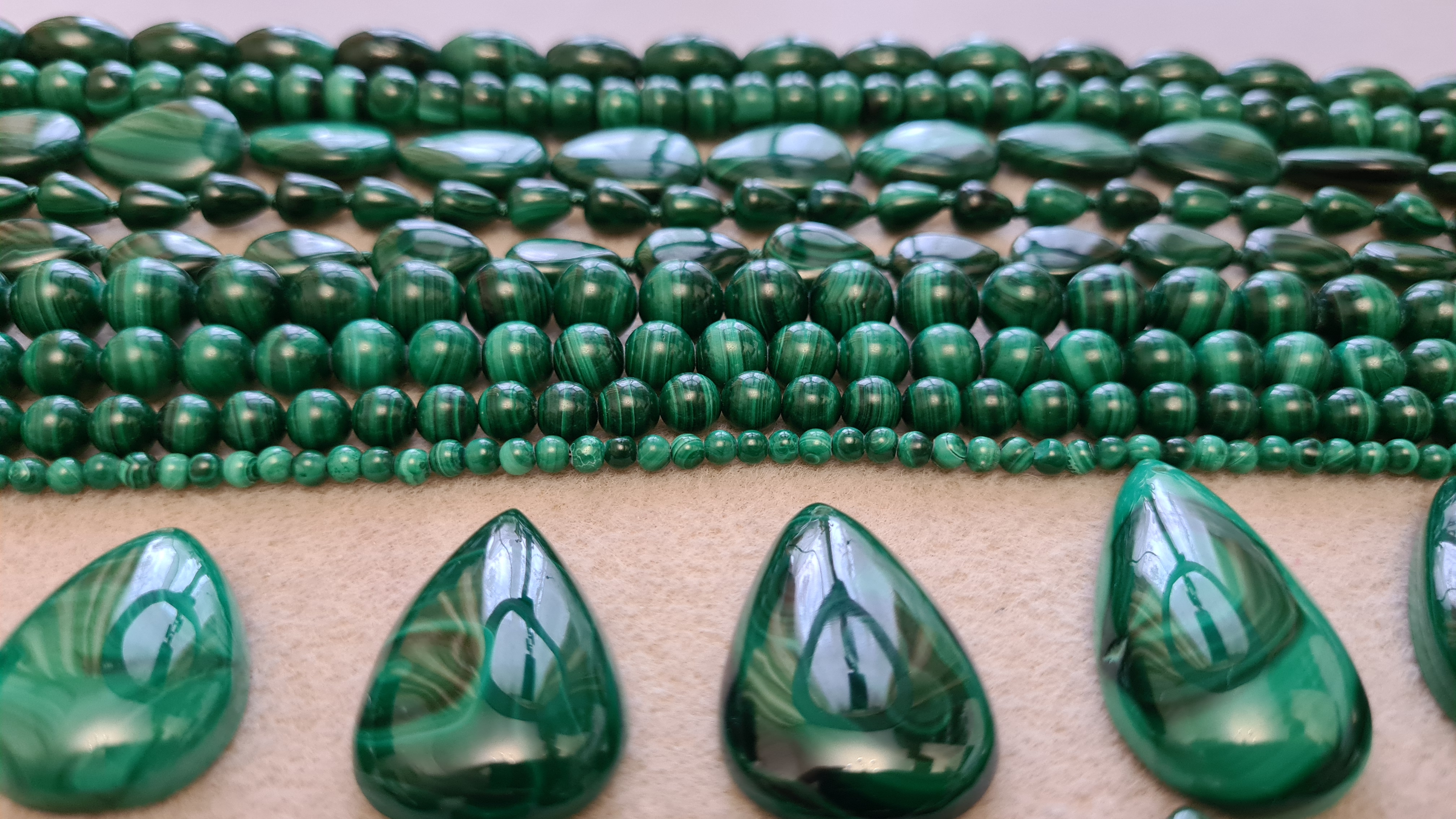 ТЦ Севастополь🛒 МАЛАХИТ и СУЛТАНИТ. Бусины, кабошоны и ювелирные украшения смотреть онлайн