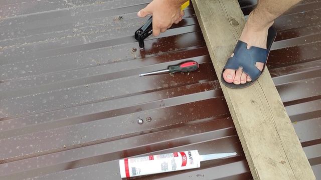 чем заделать отверстия  в профлисте