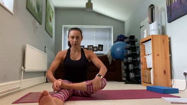 Pilates Hip Mobility Flow 30 min quick class amazing for hip tightness and core strength смотреть онлайн
