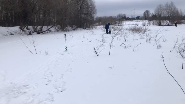 Рыбалка в МАРТЕ на ЛЬДУ / Река ОКА Обстановка на льду смотреть онлайн