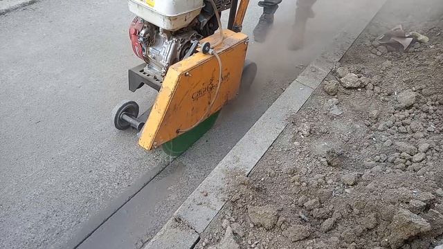 Алмазная резка асфальта дисковой пилой смотреть онлайн