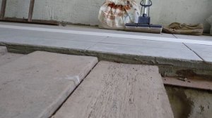 ДЕШЁВЫЙ пол в гараже. Укладка плитки в гараже. Чем закрыть смотровую яму? Ep.6 Ремонт в гараже.