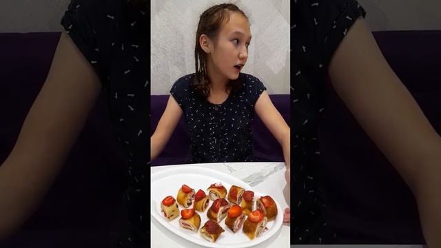 Клубничные роллы из блинов смотреть онлайн