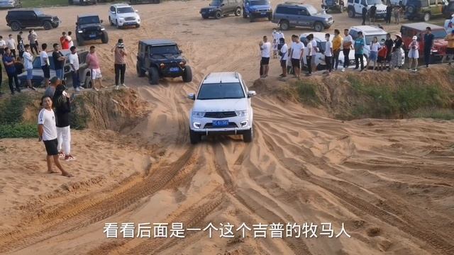 百萬級路虎和哈弗H9杠上了，路虎表示不服？哈弗H9司機這次大意了 смотреть онлайн