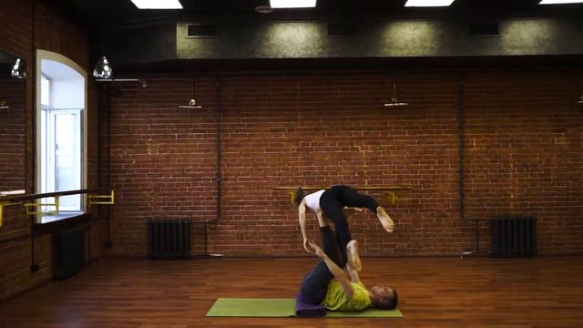 Анастасия и Юрий - преподаватели по АкроЙоге в Академии Танца! смотреть онлайн