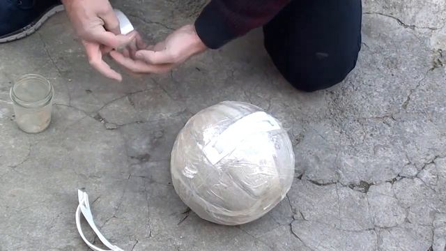 Самодельная гиря своими руками/Homemade kettlebell/Primitive technology смотреть онлайн