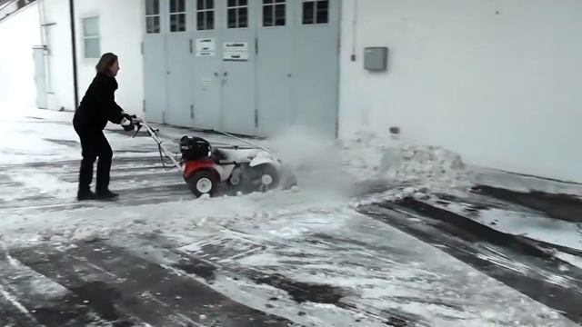 Копия видео "Подметальные машины для уборки снега" смотреть онлайн