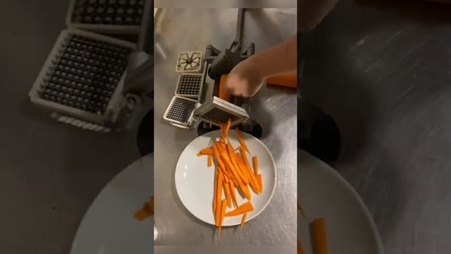 Механическая овощерезка для нарезки овощей бруском и дольками смотреть онлайн