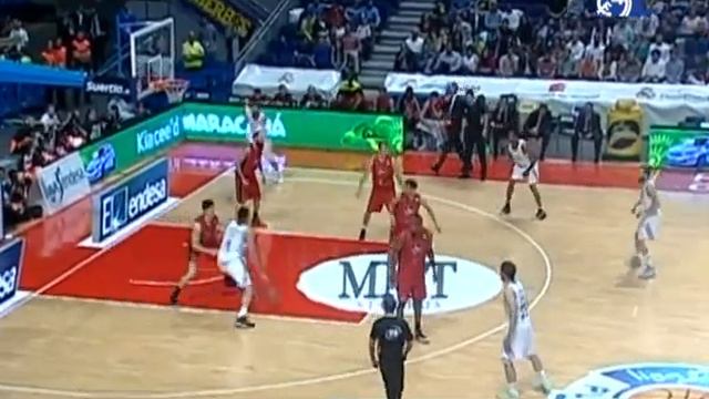 Felipe Reyes contra el CAI смотреть онлайн
