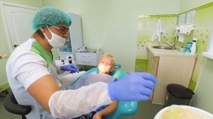 Влог Как вырвать молочный зуб ЖЕСТЬ Врач стоматолог и первый зуб