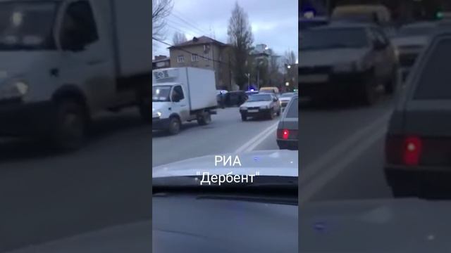 Сотрудники ФСБ заблокировали Пенсионный фонд РД смотреть онлайн