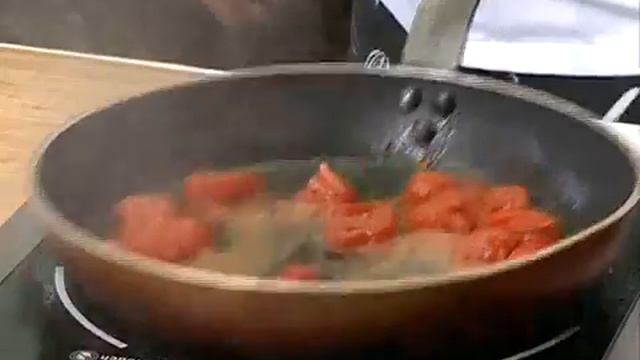 Мужчина на кухне: яичница по-грузински смотреть онлайн