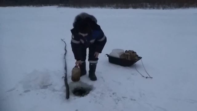 РЫБАЛКА С СЕСТРОЙ \ ПРОВЕРКА ПАЛОК \ ЕСТЬ НАЛИМ смотреть онлайн