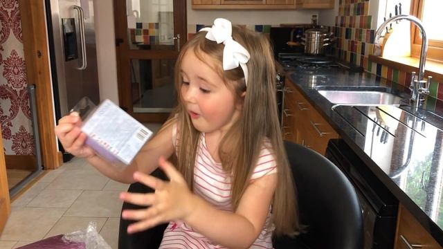 HOW TO BRUSH KIDS HAIR WITHOUT TEARS - THE BEST KIDS HAIRBRUSHES ACCORDING TO A 3 YEAR OLD