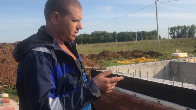 Кирпичный дом с гаражом. Дом из кирпича. Как построить дом. Строительство своими руками. смотреть онлайн