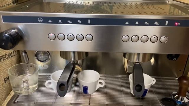 Кофемашина Futurmat Rimini A2 после реставрации + кофемолка Mazzer Mini смотреть онлайн