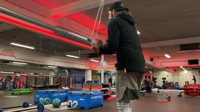 SUPER SLICK JUMP ROPE TRICK!! // BEHIND THE BACK SIDE-SWINGS by Rush Athletics смотреть онлайн