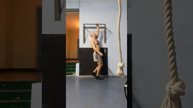 подтягивание на одной руке.1месяц трени. смотреть онлайн