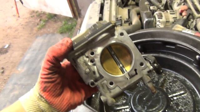 Плавают обороты ХХ. Чистим дроссельную заслонку SUBARU смотреть онлайн