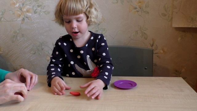 Яйцо. Аппликация из картона, пуговиц, пластилина и гороха. Поделки на Пасху своими руками. смотреть онлайн