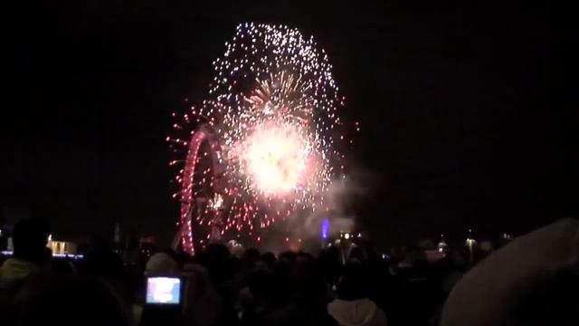 Fireworks in London New Year 2010 (Фейерверк в Лондоне на новый 2010 год) смотреть онлайн